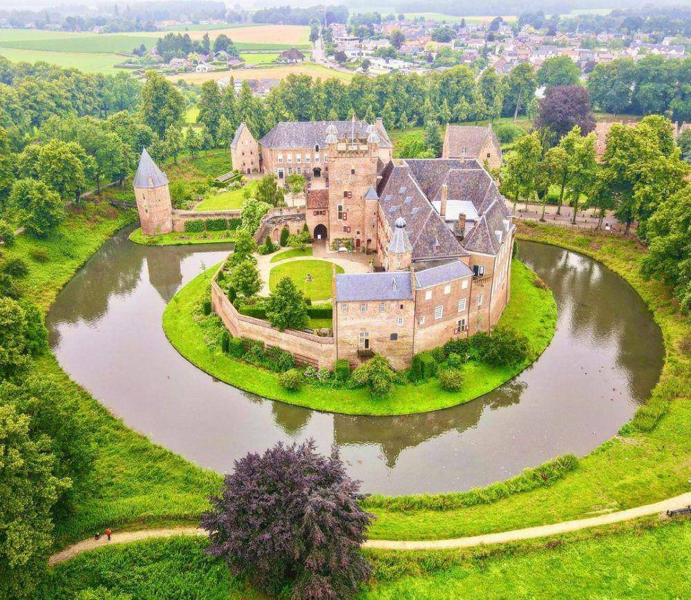 Huis Bergh Castle (instagram.com/mohammednazar)