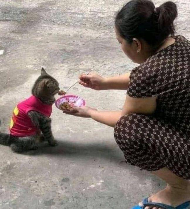 aksi kocak emak-emak pas lagi gabut (instagram.com/humorsantuy)