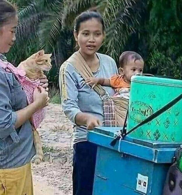 aksi kocak emak-emak pas lagi gabut (instagram.com/humorsantuy)