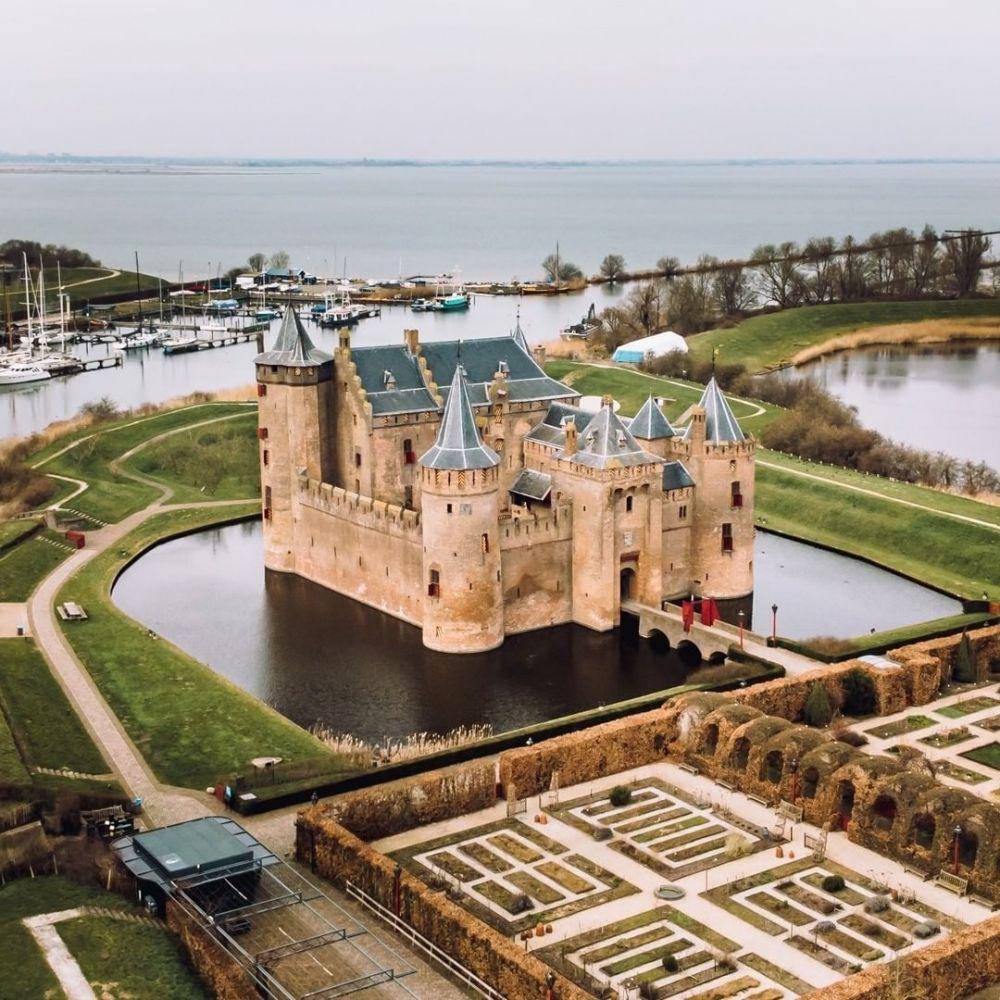 potret Muiderslot Castle (instagram.com/this.is.holland)