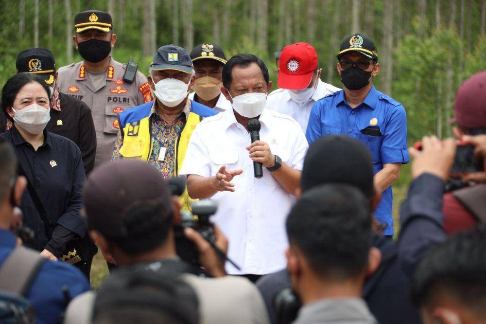 Mendagri Tito Karnavian dan sejumlah menteri serta pejabat kunjungi IKN Nusantara (dok. Kemendagri)