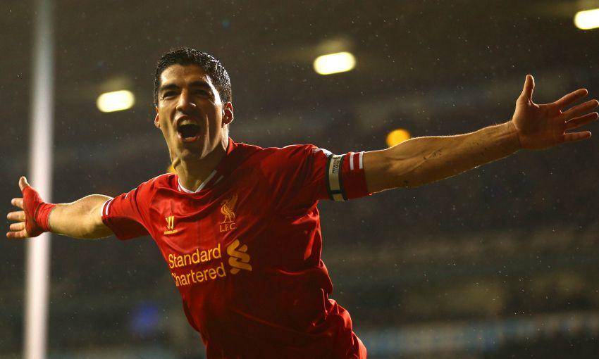 Luis Suarez berseragam Liverpool (liverpoolfc.com)