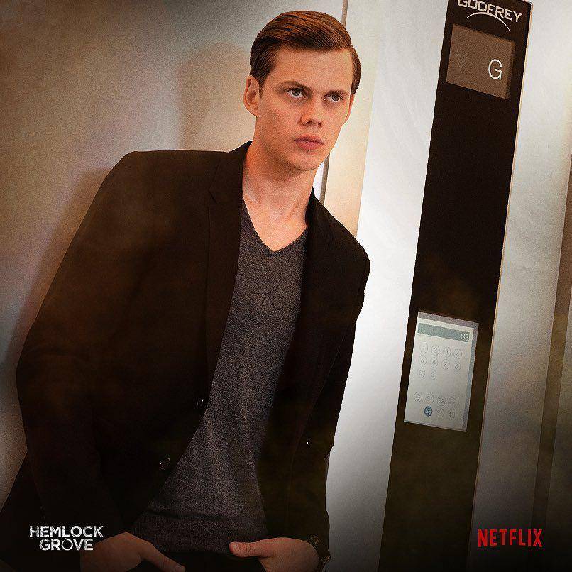 Bill Skarsgård sebagai Roman Godfrey (dok. Netflix/Hemlock Grove)
