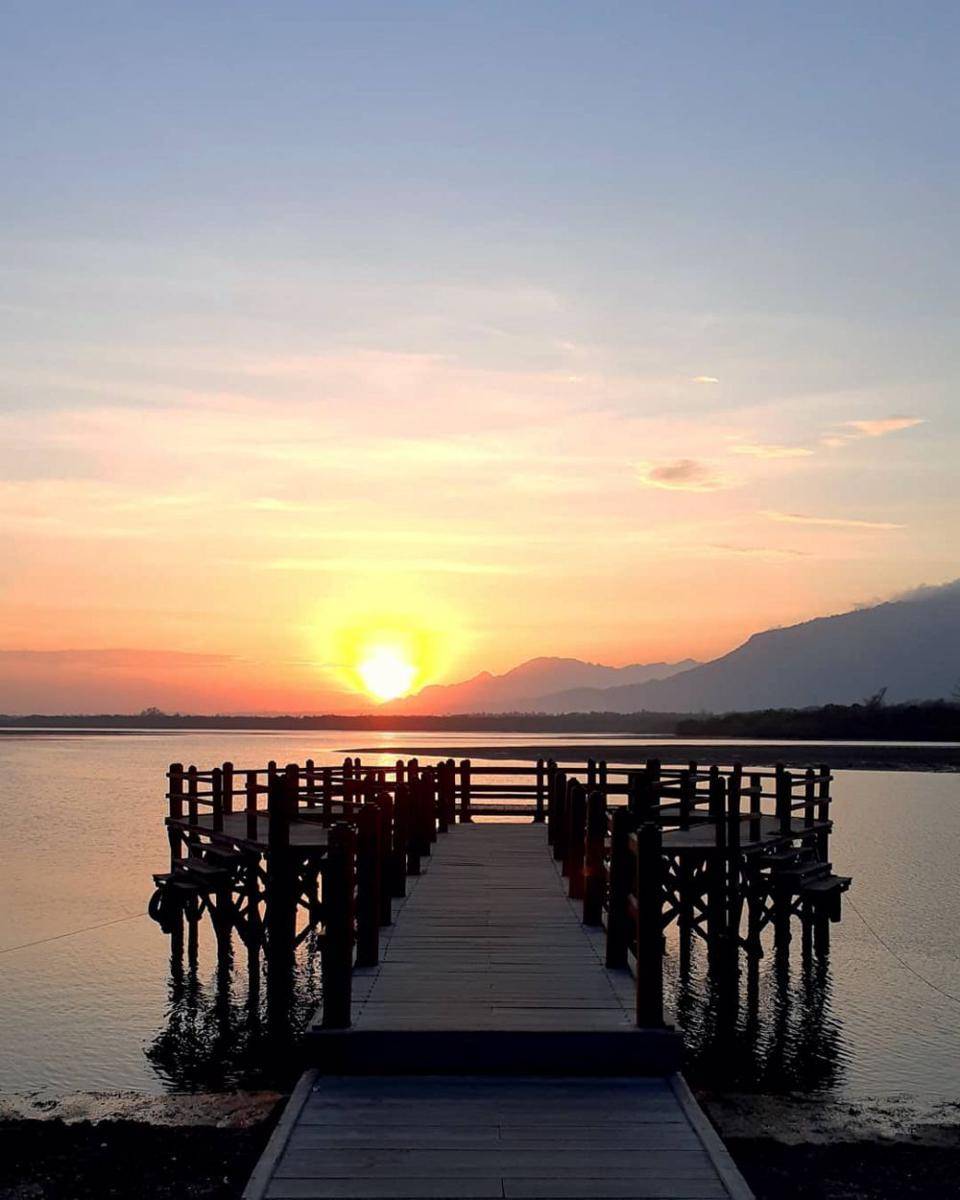 potret pesona Pantai Karang Sewu di Taman Nasional Bali Barat (instagram.com/senolrawks)