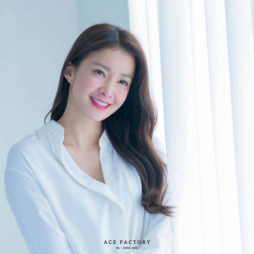 potret Lee Si Young (instagram.com/acefactory.official)