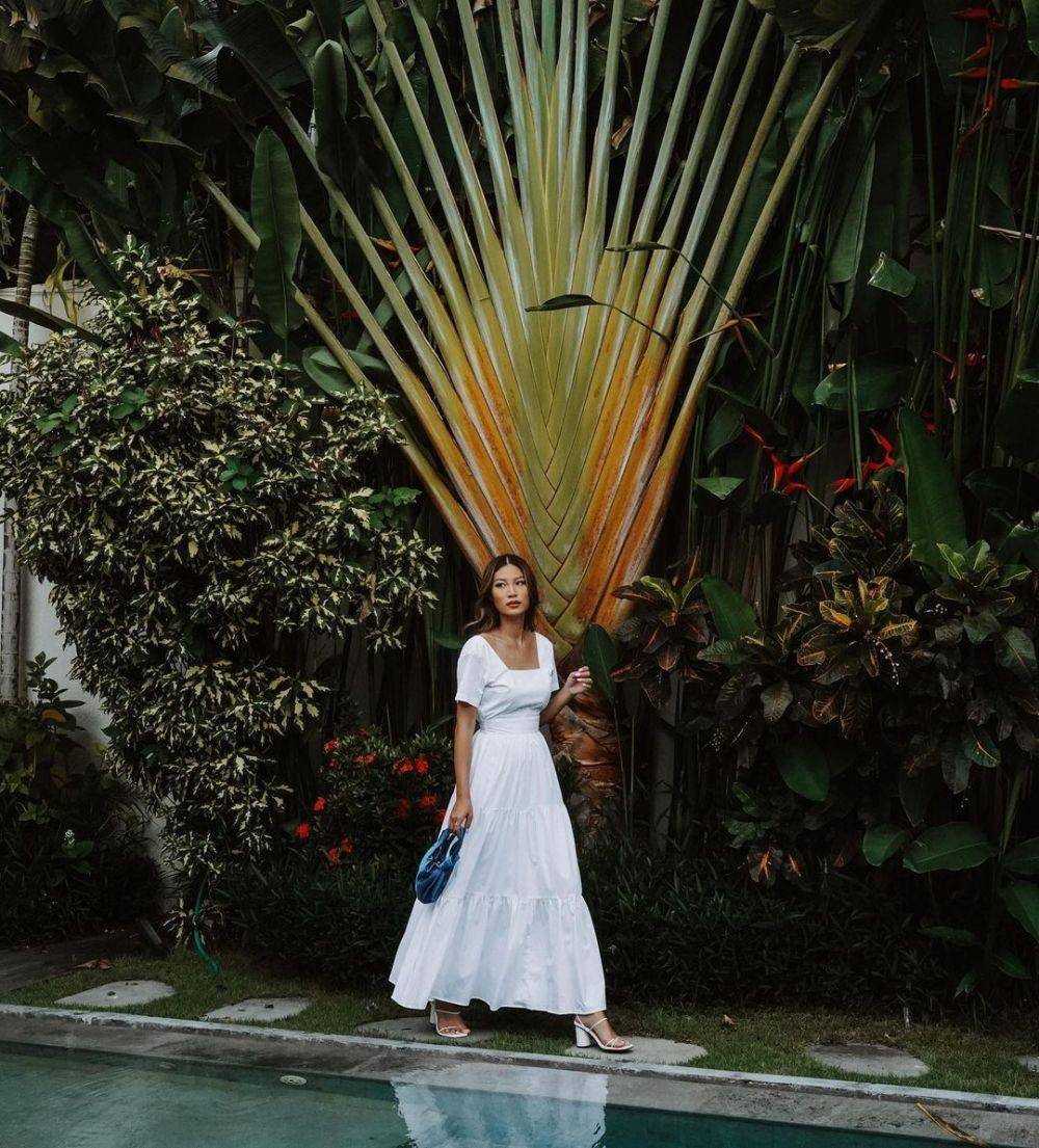 outfit serba putih ala Patricia Gouw (instagram.com/patriciagouw)