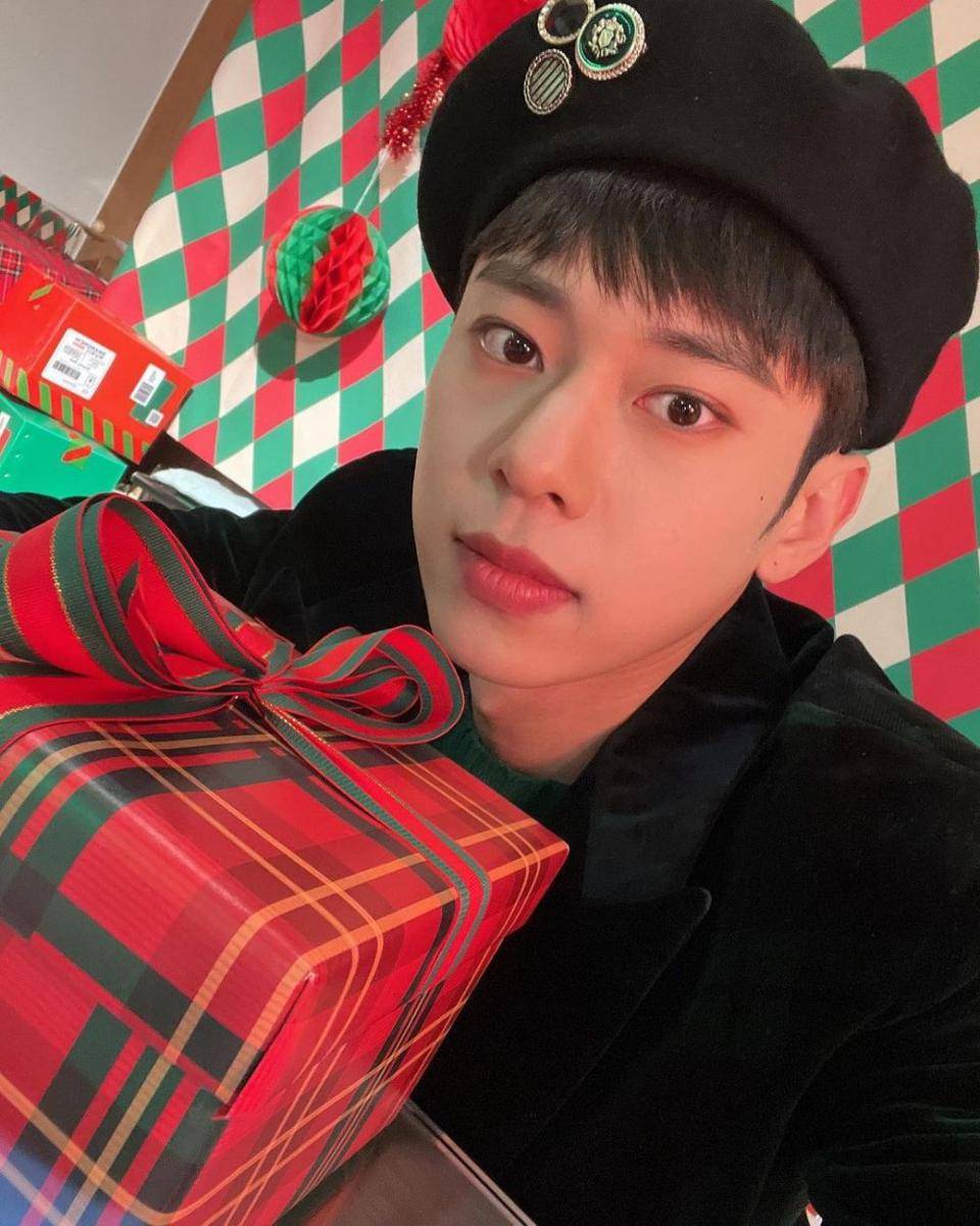 Donghyun AB6IX (instagram.com/ateez_official_)