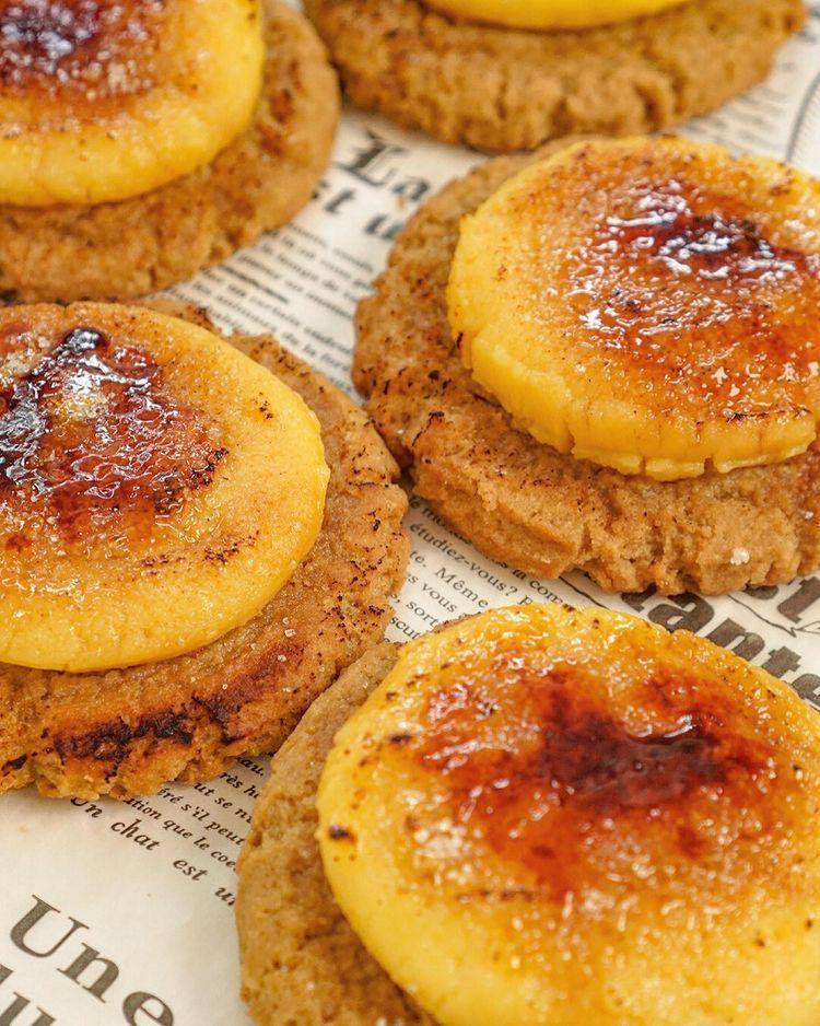 ilustrasi creme brulle cookies (instagram.com/moucup)