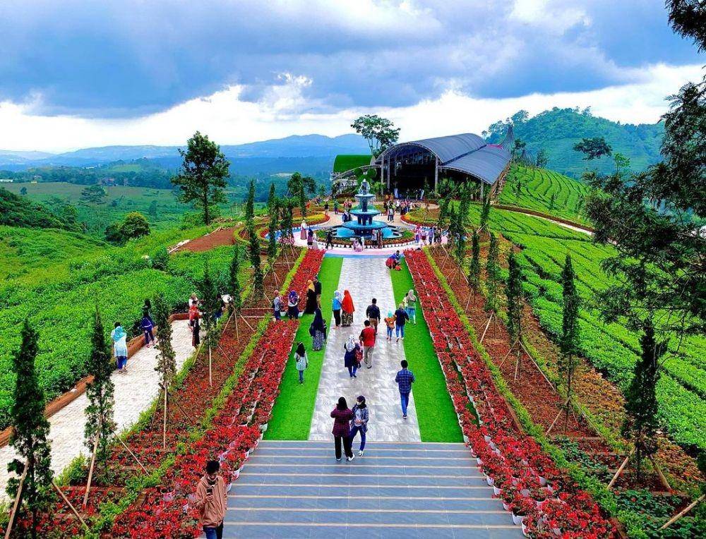 potret taman wisata Dewi Perssik (instagram.com/florawisata_dcastello)