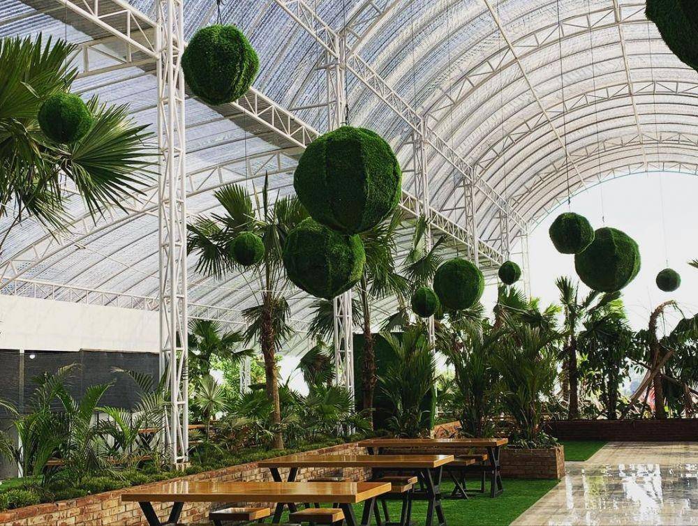 potret taman wisata Dewi Perssik (instagram.com/florawisata_dcastello)