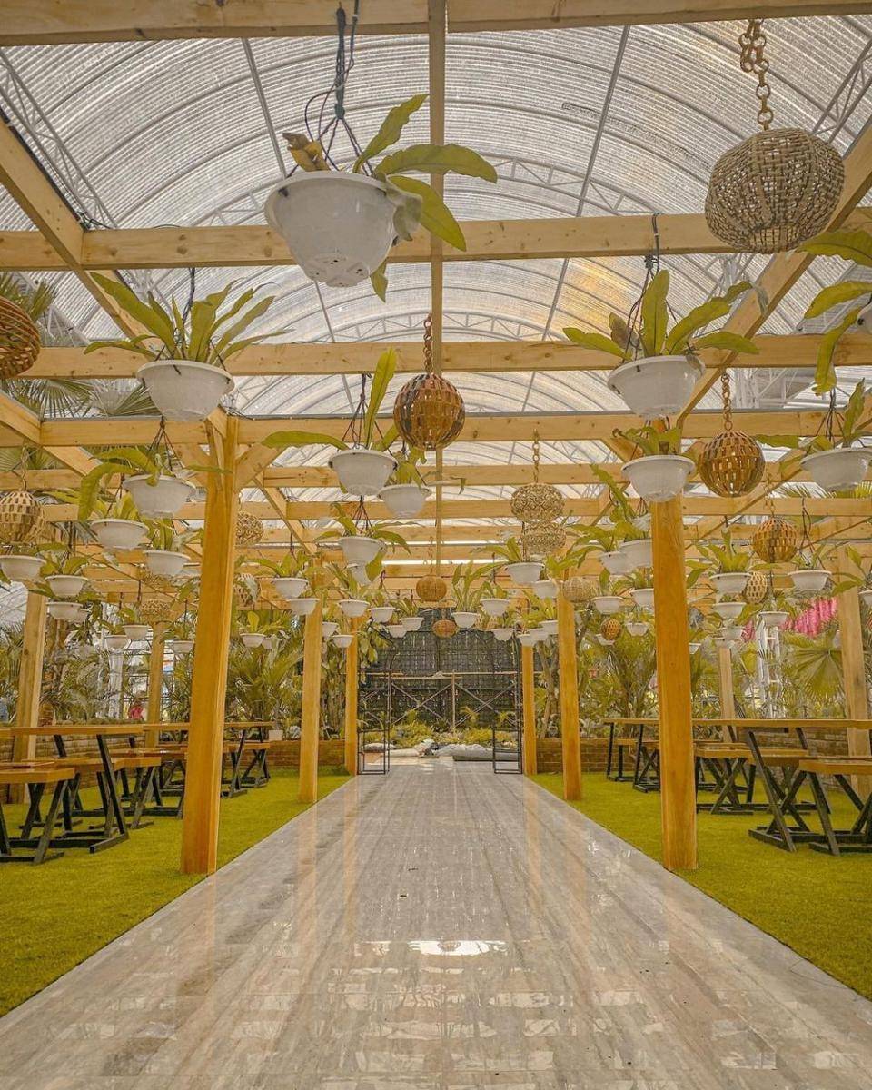 potret taman wisata Dewi Perssik (instagram.com/florawisata_dcastello)