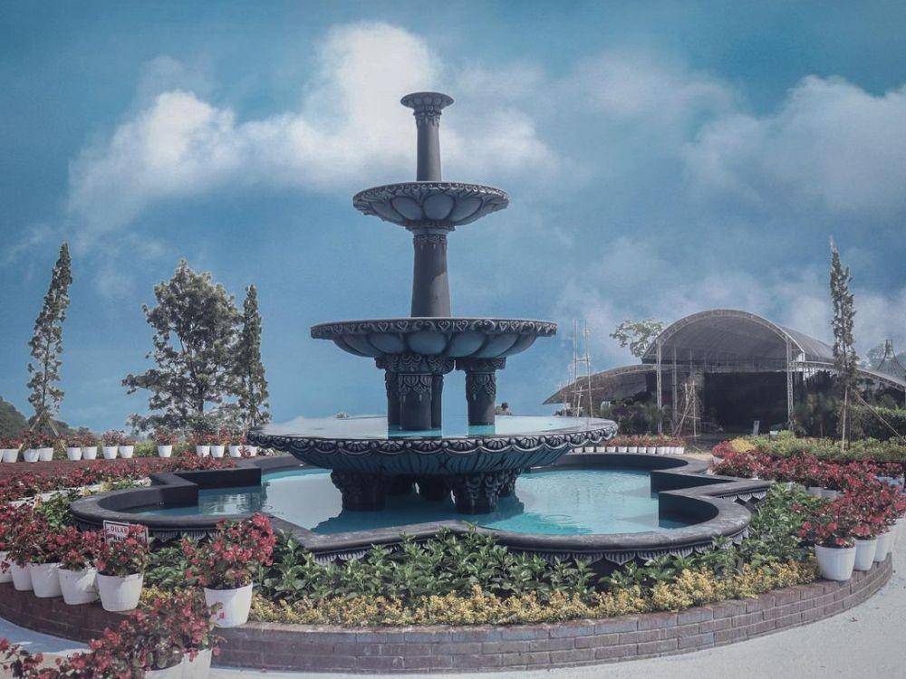 potret taman wisata Dewi Perssik (instagram.com/florawisata_dcastello)