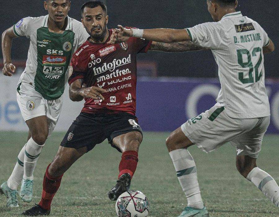 Nouri harus bekerja keras di lini tengah. (Instagram.com/baliunitedfc)