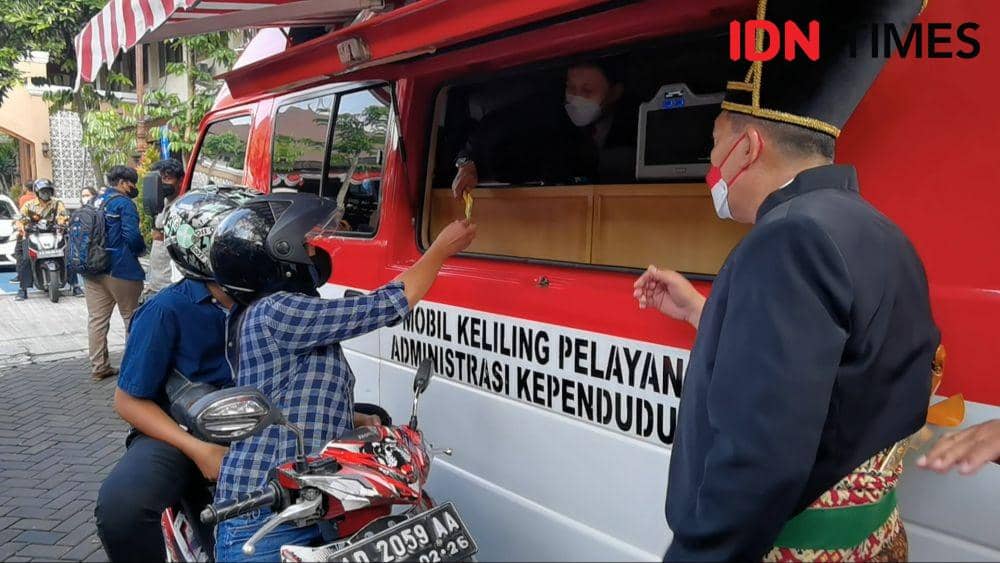 Layanan drive thru Dispendukcapil Kota Solo. IDNTimes/Larasati Rey