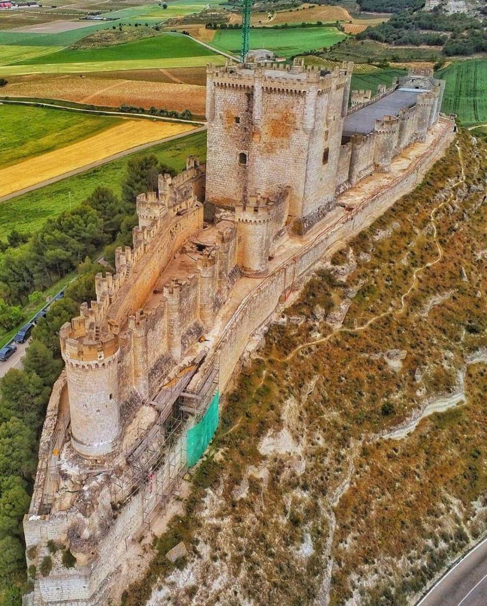 potret Castillo de Peñafiel (instagram.com/castlespalaces)