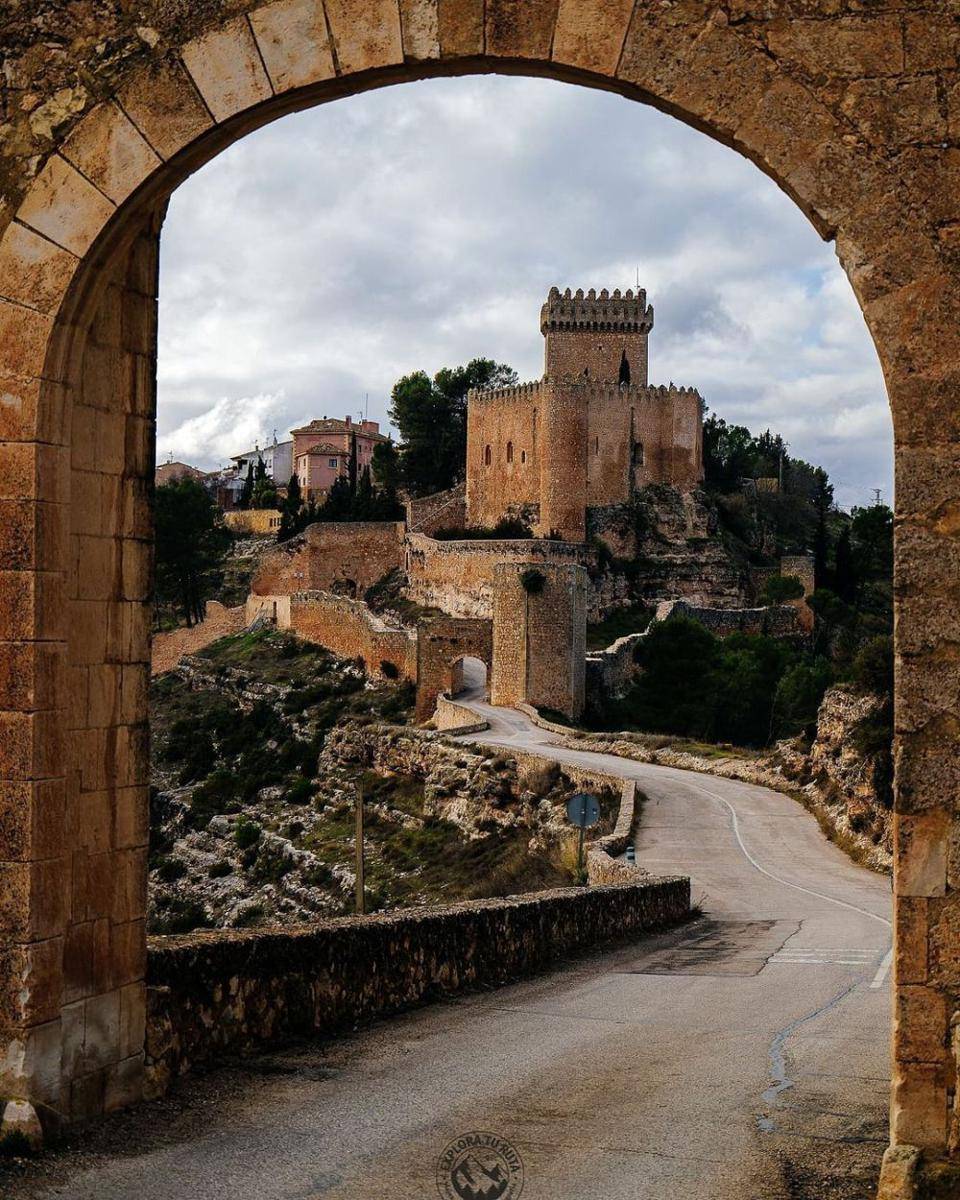 potret Alarcon Castle (instagram.com/exploraturuta)