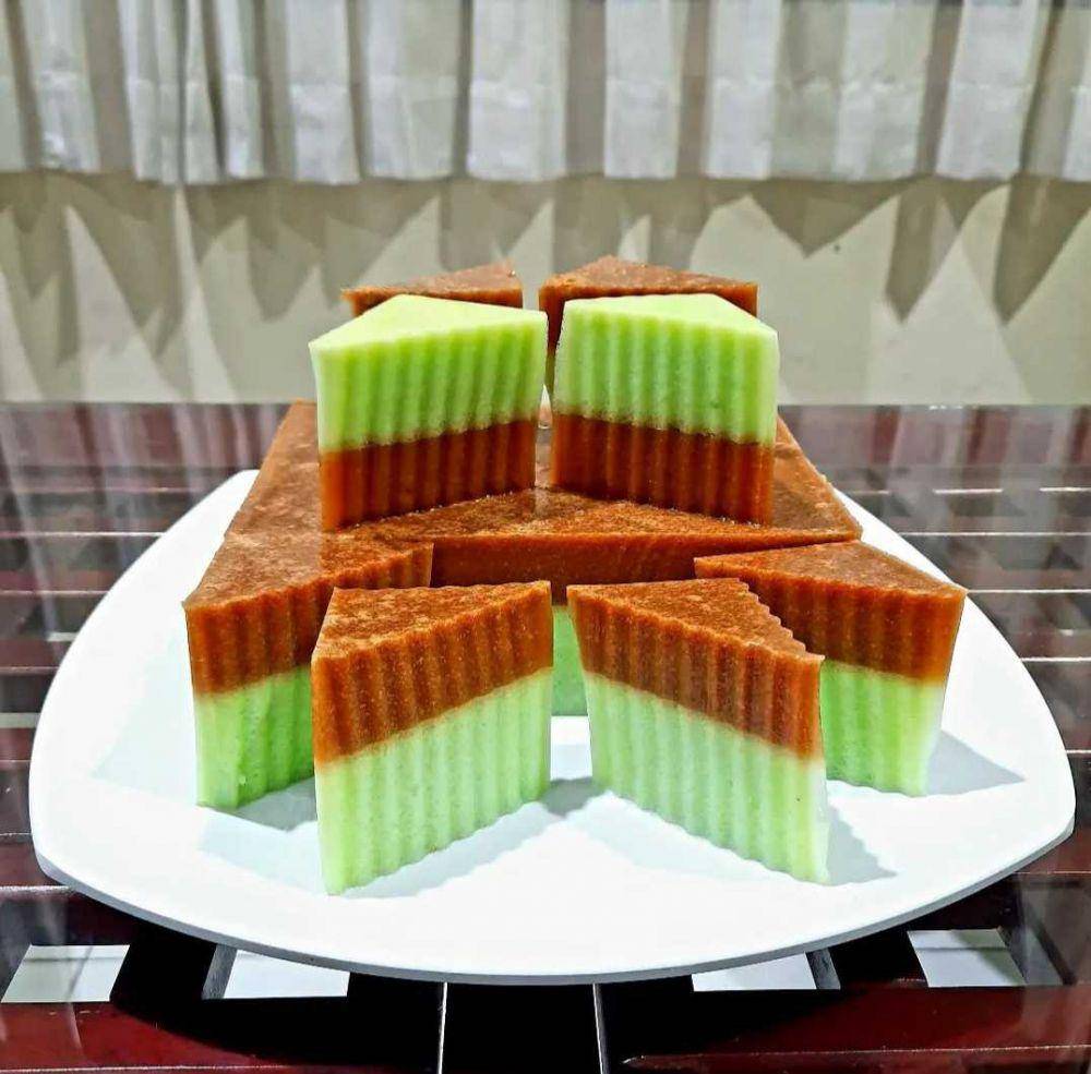 puding lapis gula jawa (instagram.com/enizunarkanie)