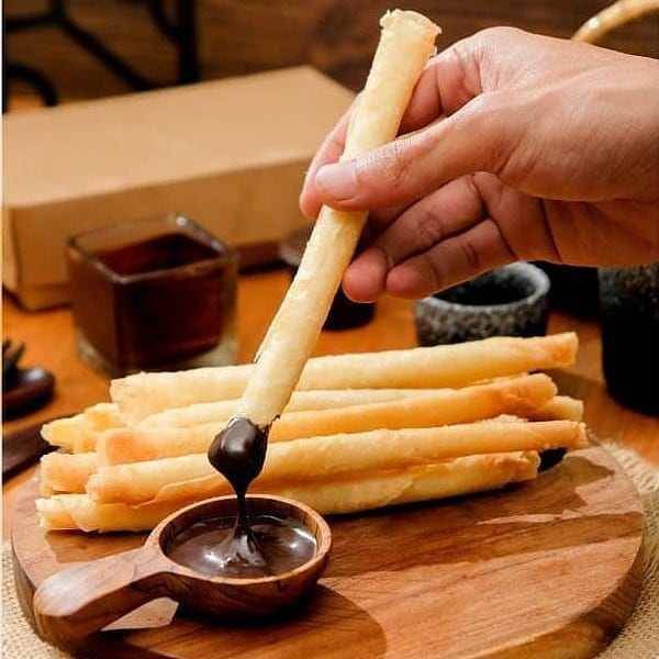 cheese roll (Instagram.com/manisgurih.bdg)