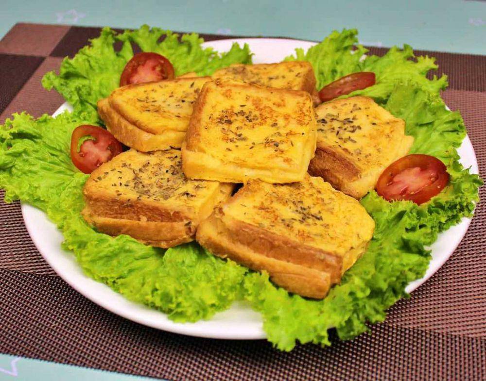 cheese french toast (instagram.com/theolalakitchen_)