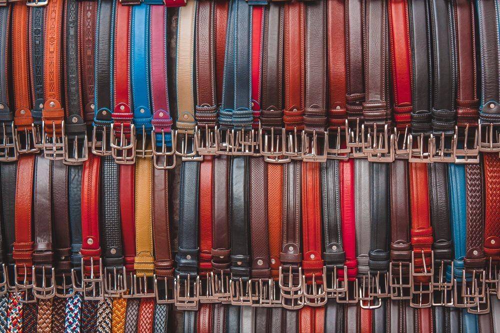 Ikat pinggang pria (unsplash.com/Max Nayman)
