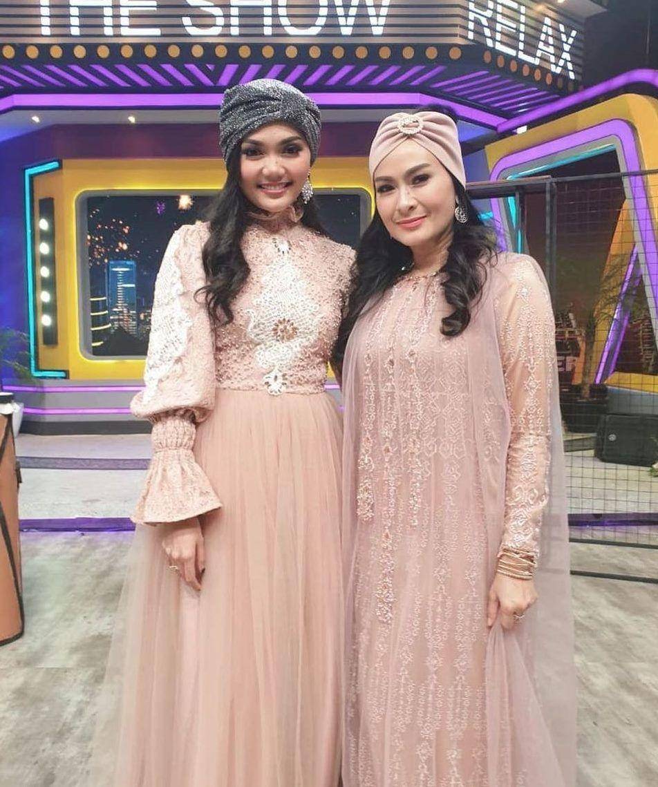 Iis Dahlia dan Rina Nose (instagram.com/rinanose16)