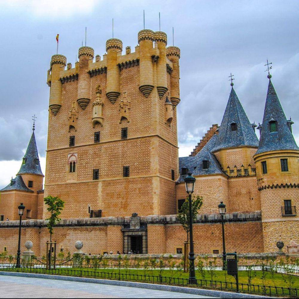 potret Alcázar of Segovia Castle (instagram.com/viajerosatope)