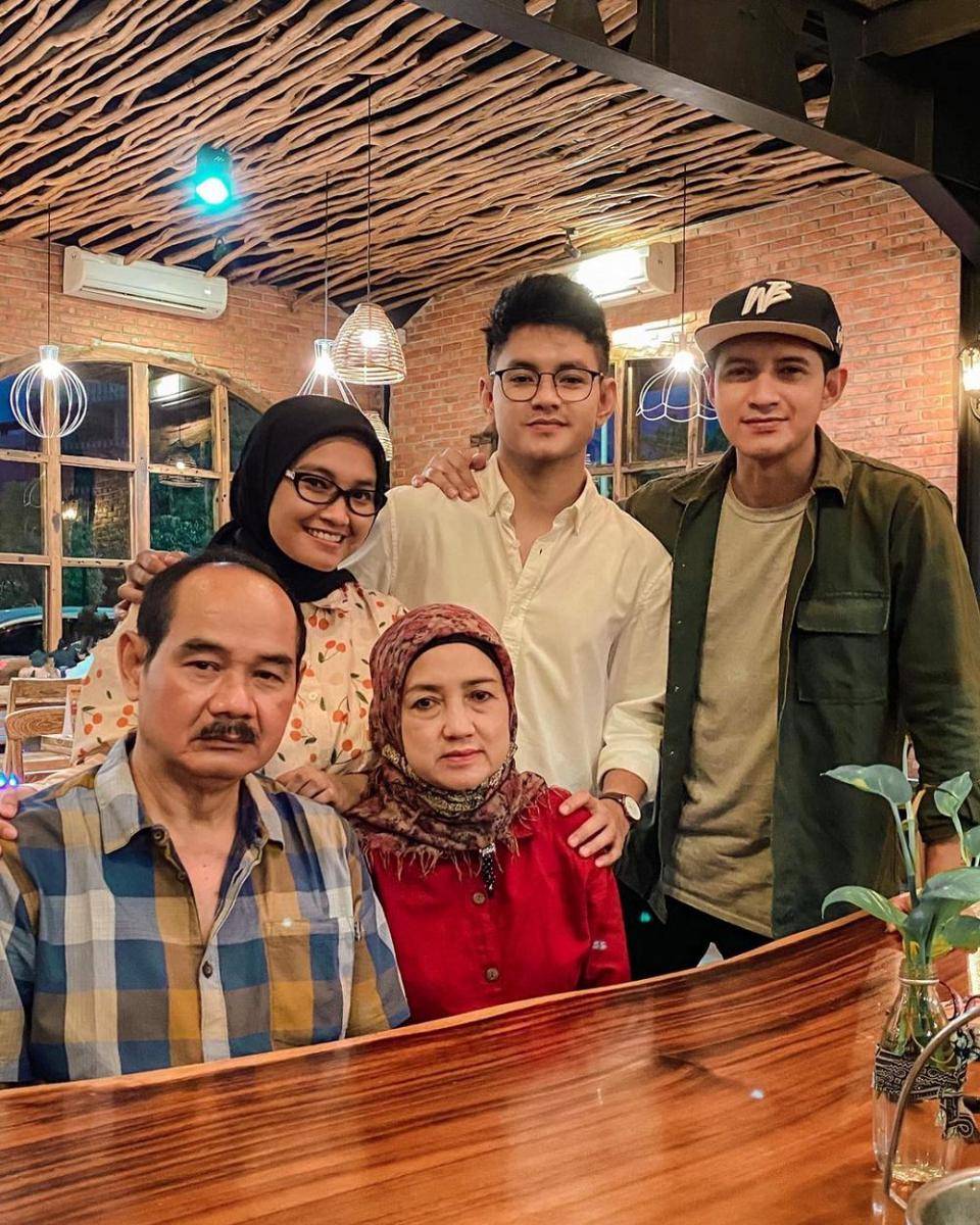 Chand Kelvin dan keluarga (instagram.com/chand_kelvin)