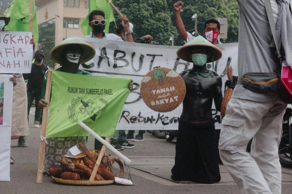Demonstrasi warga Pakel menuntut hak tanah. IDN Times/Istimewa