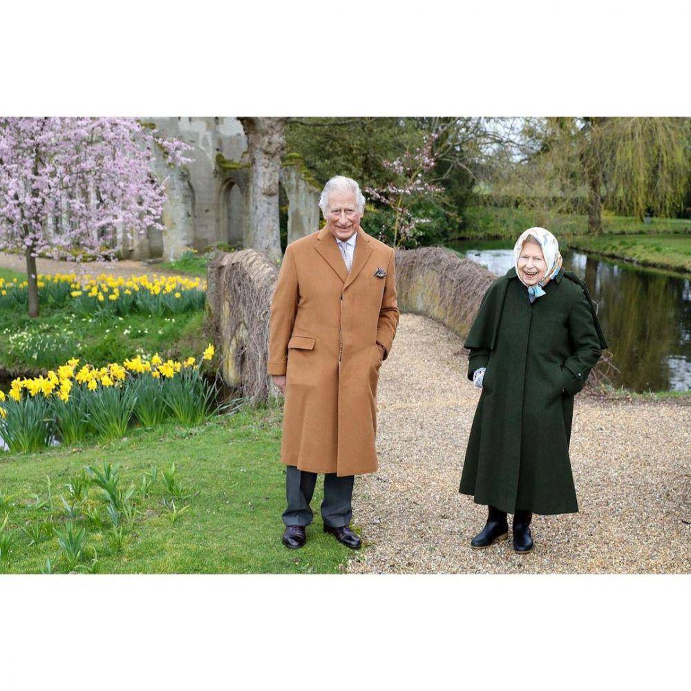 Ratu Elizabeth II dan Pangeran Charles (@chrisjacksongetty via instagram.com/theroyalfamily)