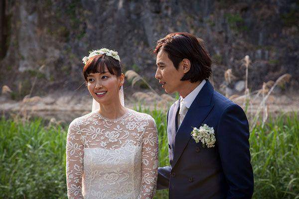 Pernikahan Won Bin dan Lee Na Young (hellokpop.com)