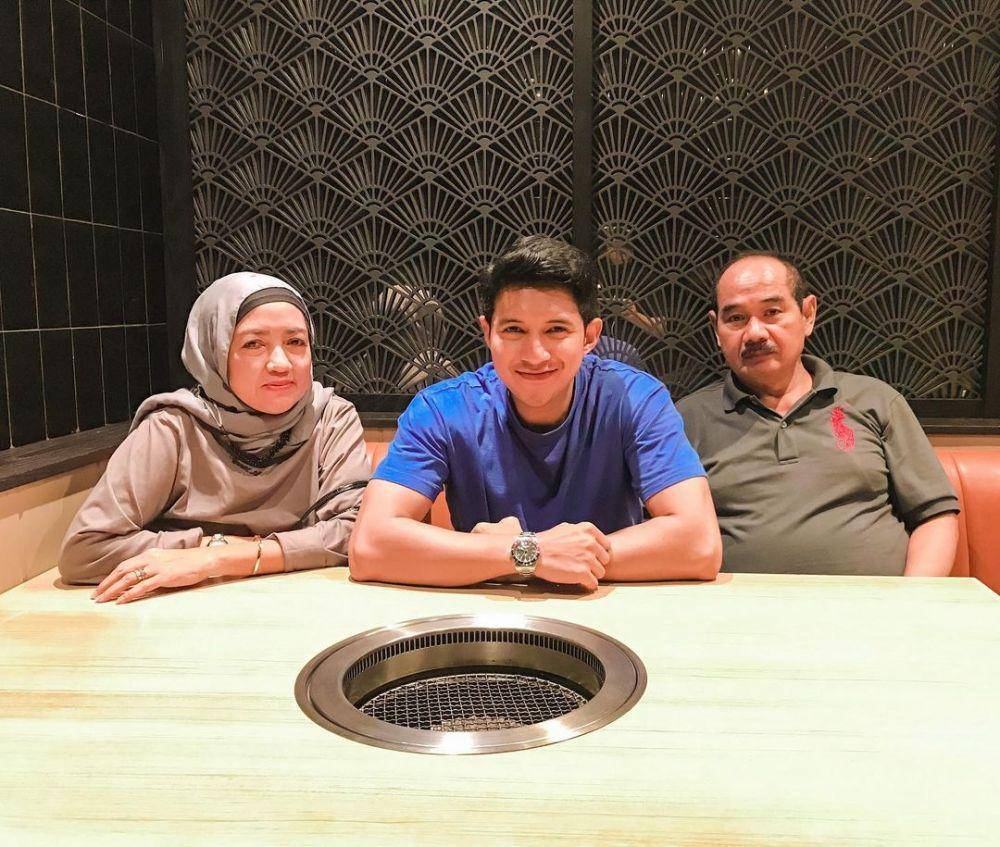 Chand Kelvin dan orangtua (instagram.com/chand_kelvin)