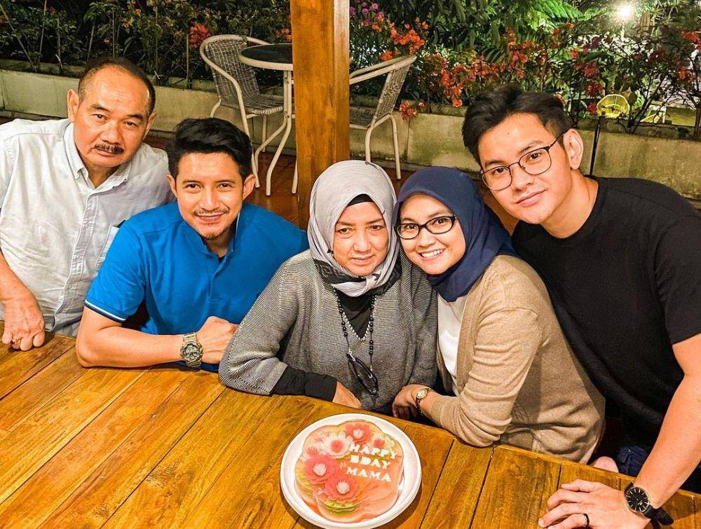 Chand Kelvin dan keluarga (instagram.com/chand_kelvin)
