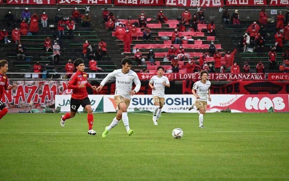 Pemain senior Tokyo Verdy, Junki Koike sudah tak sabar bermain bersama Pratama Arhan. (Instagram/@Junki_Koike)