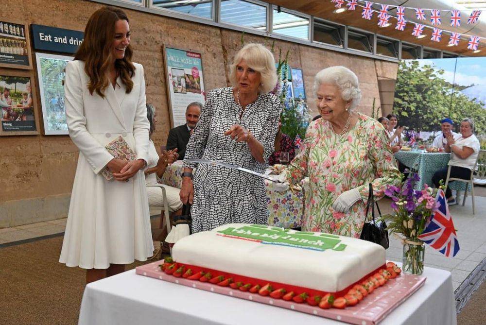 keakraban Kate Middleton dan mertuanya (instagram.com/theroyalfamily)