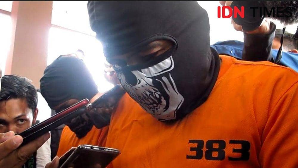 Dua terduga kurir narkoba di Samarinda dengan barang bukti seberar 16,8 kilogram jenis sabu. (IDN Times/Nina)