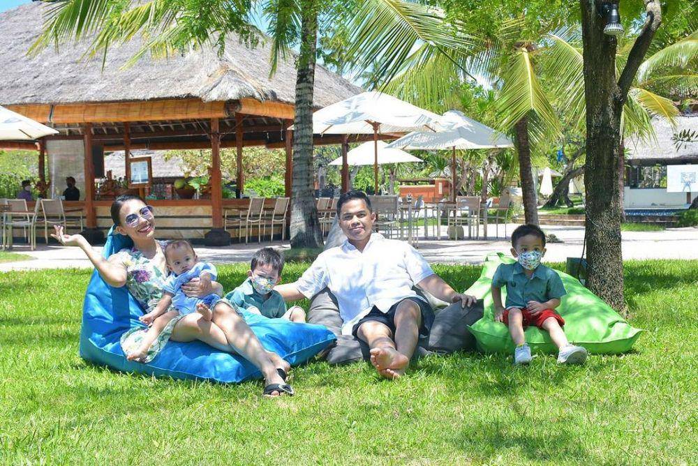 potret keluarga Kezia Karamoy (instagram.com/itskeziakaramoy)