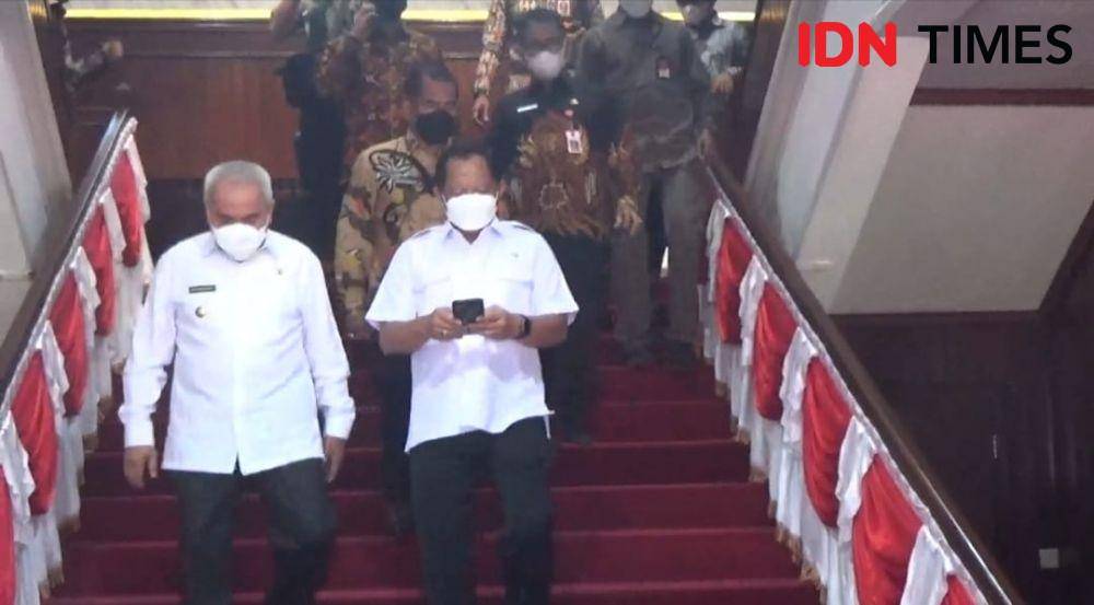 Pertemuan Mendagri Tito Karnavian dengan para pemimpin daerah di Kalimantan Timur, Kamis (18/2/2022). (IDN Times/Hilmansyah)