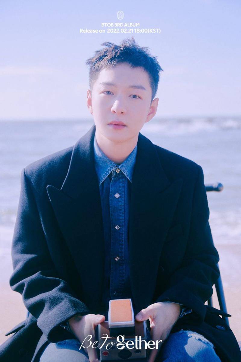 Changsub di konsep foto album Be Together (twitter.com/OFFICIALBTOB)