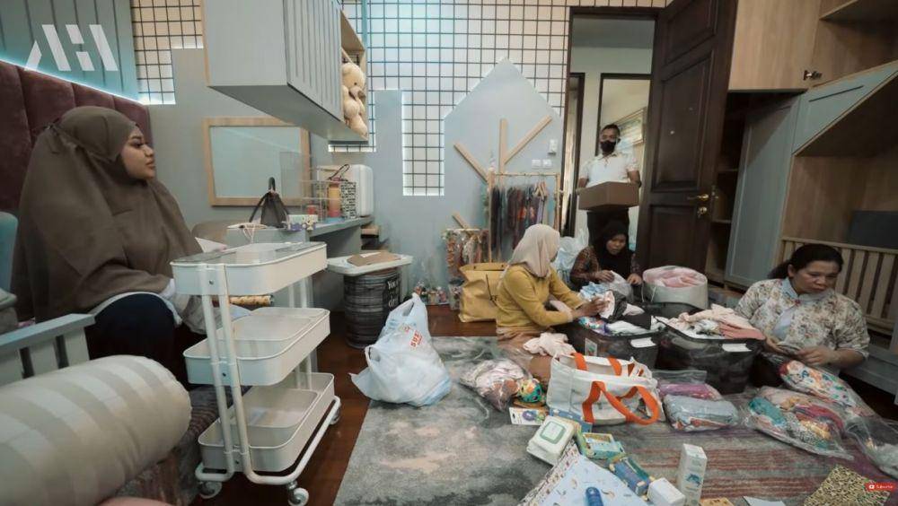 persiapan kamar baby A (YouTube.com/AH)