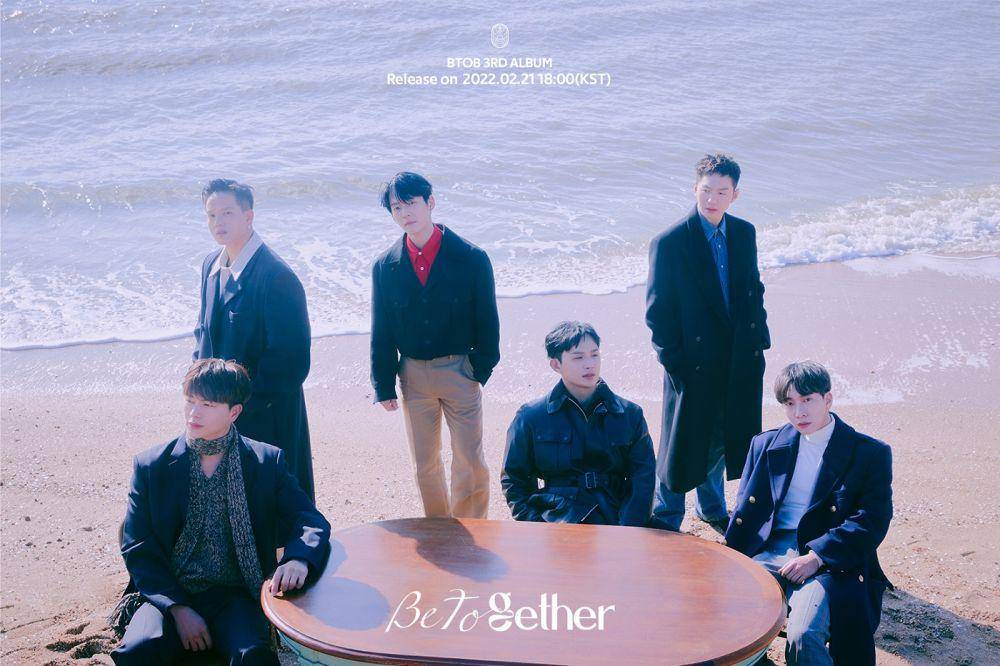 BTOB di konsep foto album Be Together (twitter.com/OFFICIALBTOB)
