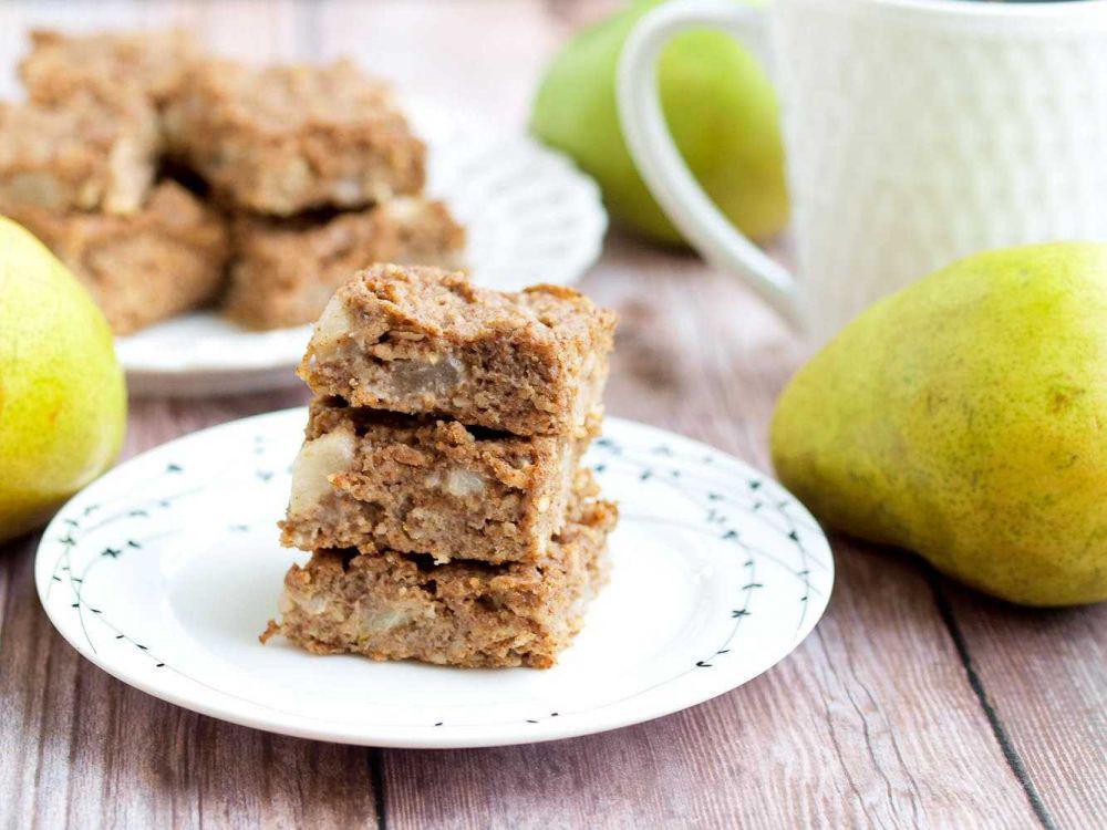 Resep Pear and Oat Slice, Camilan Renyah dengan Kombinasi Buah!
