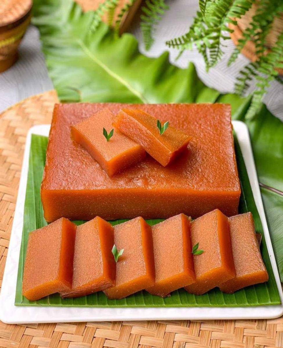 talam singkong gula merah (instagram.com/vitakwee)