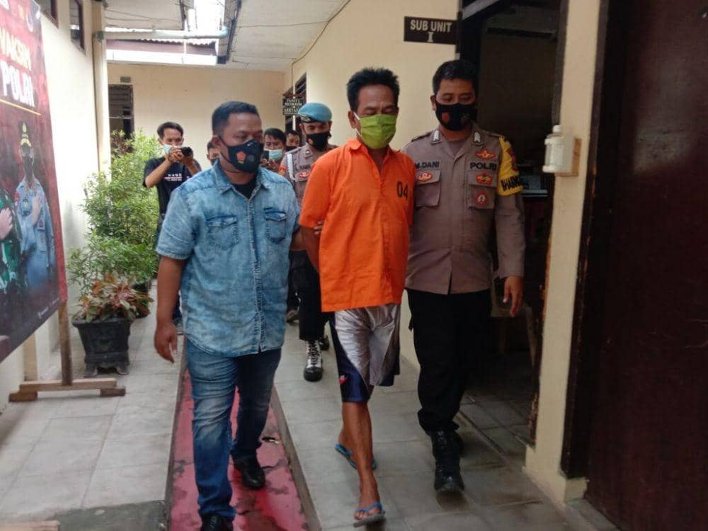 Polsek Pringsewu kota menangkap pria paruh baya berinisial JM (55) warga Pekon Kresnomulyo Kecamatan Ambarawa Kabupaten Pringsewu dugaan terlibat kasus prostitusi. (Dok Polres Pringsewu).