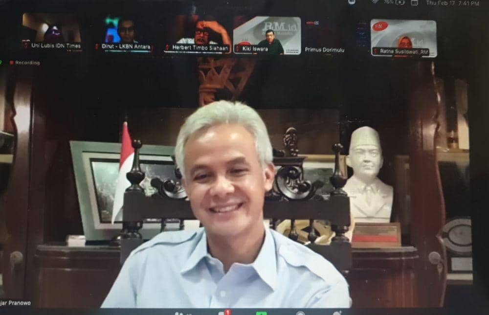 Gubernur Jateng Ganjar Pranowo berbicara dalam acara Forum Pemred via zoom. (IDN Times/Fariz Fardianto)