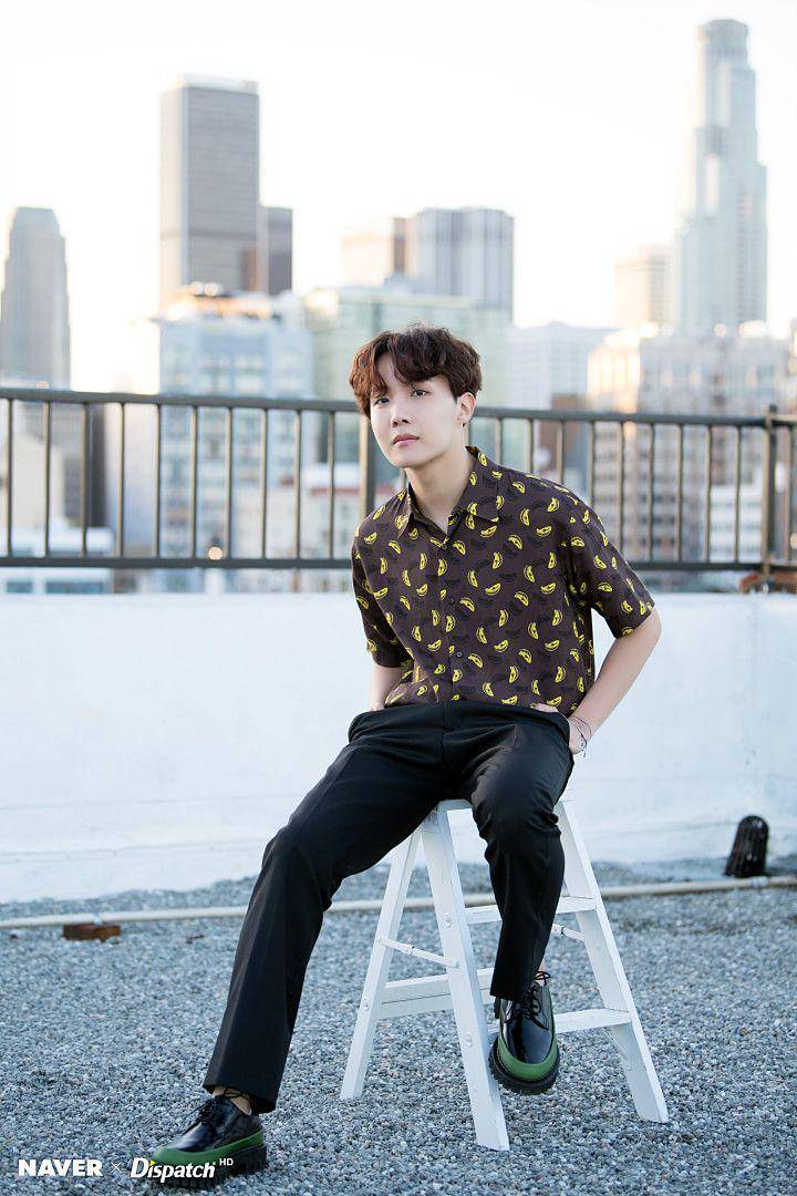 Gaya busana J-Hope BTS (fanpop.com)
