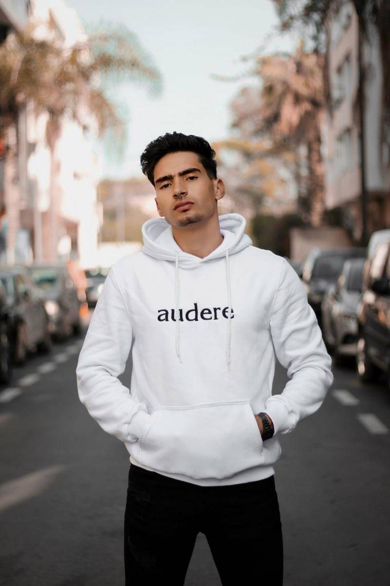 Hoodie jumper (unsplash.com/Khalid Boutchich)