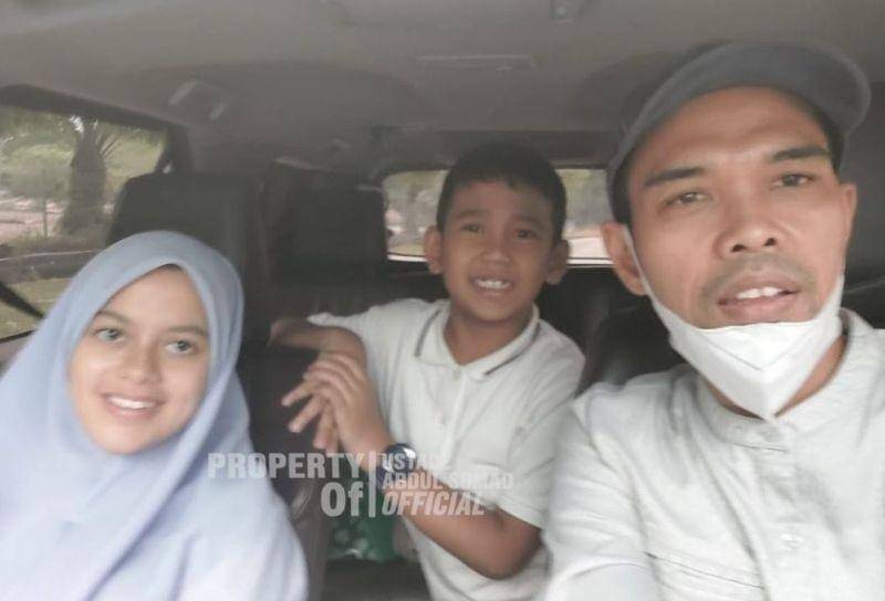 Uztaz Abdul Somad dan istri kedua (Instagram.com/ustadzabdulsomad_official)