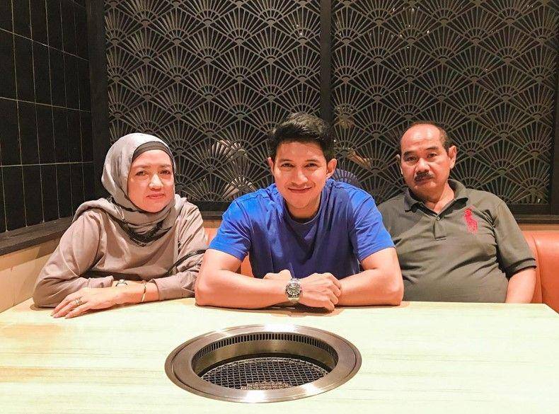 Chand Kelvin dan orangtua (instagram.com/chand_kelvin)