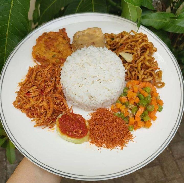 nasi kalak khas Banyuwangi (instagram.com/theresia_7779)