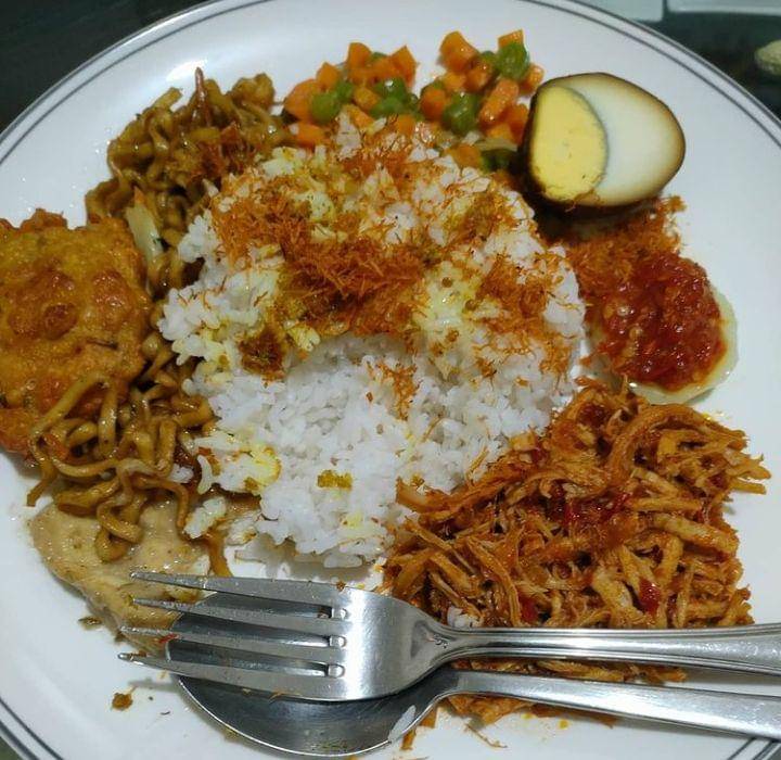 nasi kalak khas Banyuwangi (instagram.com/theresia_7779)